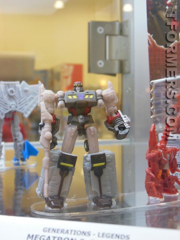 Transformers=botcon 2013 Generatations Prime Paltinum  (143 of 424)